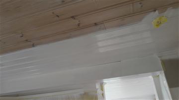 Paneltak under målning